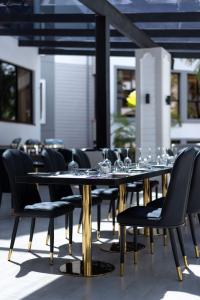 Restaurace v ubytování CySuites Apartment Hotel