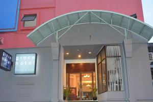 a store front with an arch over the door at Grace Hotel Lahad Datu in Lahad Datu