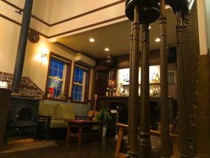 Лоби или рецепция в IZA Kamakura Guest House and Bar