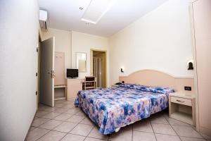 A bed or beds in a room at Hotel Sileoni Dépendance Villa Antonio