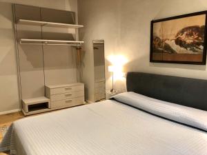 a bedroom with a bed and a dresser in it at Appartamento Mariapaola in Arezzo