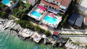Bazén v ubytování Apartments Villa Marija nebo v jeho okolí