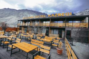 Nespecifikovaný výhled na hory nebo výhled na hory při pohledu z hotelu
