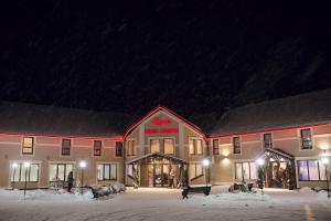 a inn in the snow at night at Роляда in Tysmenytsya