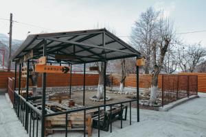 Fotografie z fotogalerie ubytování Wooden Hotel Kazbegi v destinaci Stepancminda