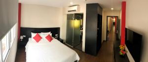 Voodi või voodid majutusasutuse AncyrA TamTam Hotel Center Old Quarter - Next to Hoan Kiem Lake toas