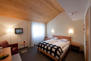 Voodi või voodid majutusasutuse Hotel Allalin Saas-Fee toas