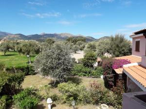 a view of a garden from the roof of a house at Bilocale Li Menduli in San Teodoro