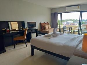 Postel nebo postele na pokoji v ubytování Amarin Samui Hotel - SHA Plus Certified