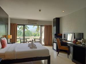 Postel nebo postele na pokoji v ubytování Amarin Samui Hotel - SHA Plus Certified
