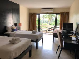 Postel nebo postele na pokoji v ubytování Amarin Samui Hotel - SHA Plus Certified