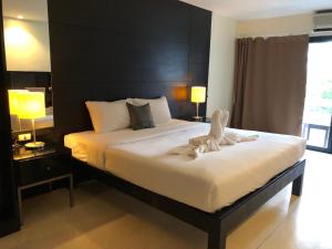 Postel nebo postele na pokoji v ubytování Amarin Samui Hotel - SHA Plus Certified