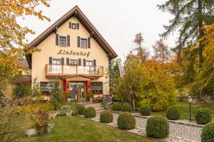 a building with a balcony on the side of it at Landhotel Lindenhof in Vohenstrauß