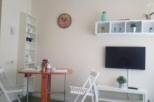 Telewizja i/lub zestaw kina domowego w obiekcie BONITO APARTAMENTO TRIANA-LOS REMEDIOS