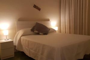 Łóżko lub łóżka w pokoju w obiekcie BONITO APARTAMENTO TRIANA-LOS REMEDIOS