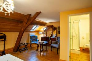 
a living room filled with furniture and a wooden floor at Charme Hotel Hancelot in Ghent

