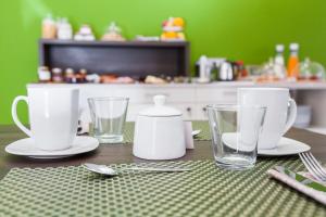 Coffee and tea making facilities at Miravallesuites