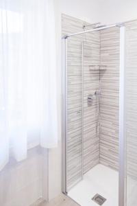 A bathroom at Miravallesuites