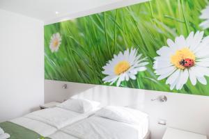 A bed or beds in a room at Miravallesuites