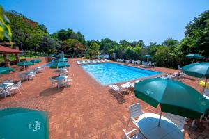 A piscina localizada em Hotel Colonial Iguaçu ou nos arredores
