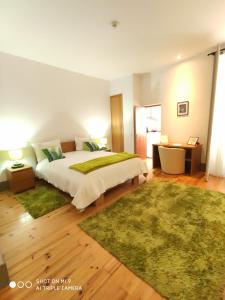 Postel nebo postele na pokoji v ubytování Alojamento Local F&B