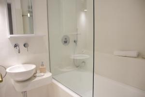 A bathroom at API Projects Athens - Parliament Apartment