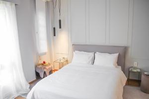 מיטה או מיטות בחדר ב-API Projects Athens - Parliament Apartment