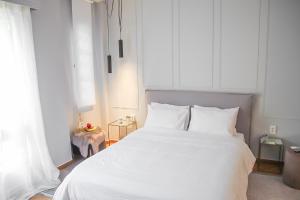 A bed or beds in a room at API Projects Athens - Parliament Apartment