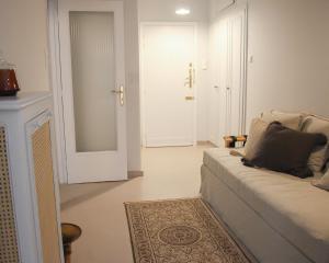 A seating area at API Projects Athens - Parliament Apartment