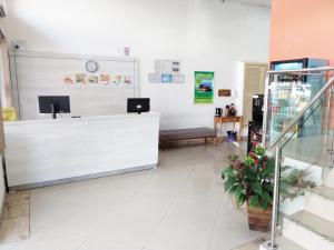 a lobby of a pharmacy with a reception desk at Hotel Ficare Torres in Torres
