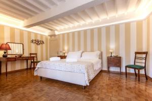 Gallery image of Palazzo Chigi Zondadari in Siena +24 photos