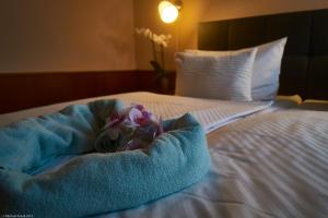 A bed or beds in a room at Hotel Wutzler