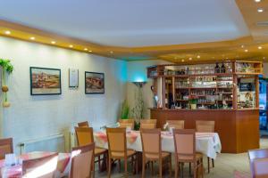 Sohvabaar või baar majutusasutuses Hotel Wutzler +37 fotot
