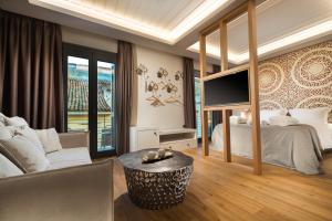 Televízia a/alebo spoločenská miestnosť v ubytovaní Carpe Diem Boutique Hotel