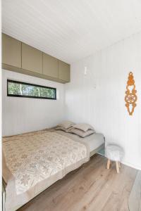 Giường trong phòng chung tại Etno Hut