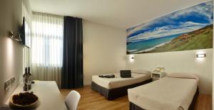Postel nebo postele na pokoji v ubytování Hotel Seminario Aeropuerto Bilbao