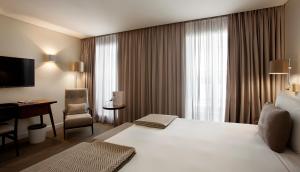 Postel nebo postele na pokoji v ubytování Corpo Santo Lisbon Historical Hotel