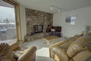 Χώρος καθιστικού στο 432 Marina Place condo +23 φωτογραφίες