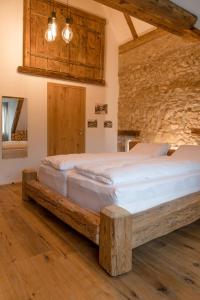 A bed or beds in a room at Landgasthof Roderis