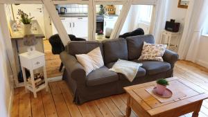 a living room with a couch and a table at Schnucken-Hus in Amelinghausen +13 photos