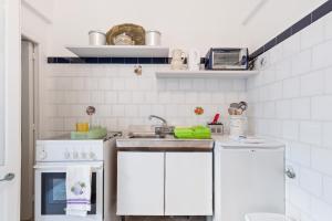 A kitchen or kitchenette at La dimora del Cavaliere di Squinzano