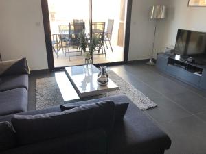 Appartements Porto-Piano tesisinde bir oturma alanı