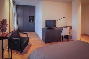 TV a/nebo společenská místnost v ubytování Hotel De Jachthoorn