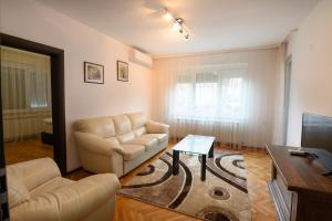 Χώρος καθιστικού στο Апартамент за гости Римски терми +4 φωτογραφίες