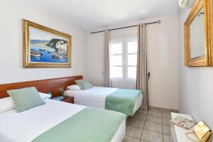 En eller flere senge i et værelse på Bungalow Pasito Blanco Marina Port 4 by VillaGranCanaria + 29 billeder