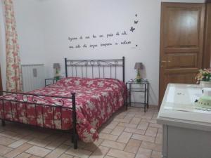 A bed or beds in a room at La Casa Dei Nonni
