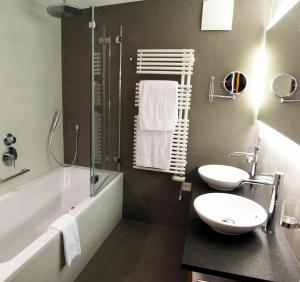 Vannituba majutusasutuses Hotel Allalin Saas-Fee