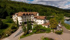 アッピアーノ・スッラ・ストラーダ・デル・ヴィーノにあるSeehotel Sparerの高台の大家の空見