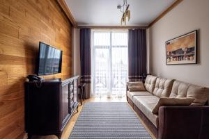 TV a/nebo společenská místnost v ubytování Chalet du Mont