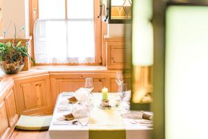 A kitchen or kitchenette at Das Herbst